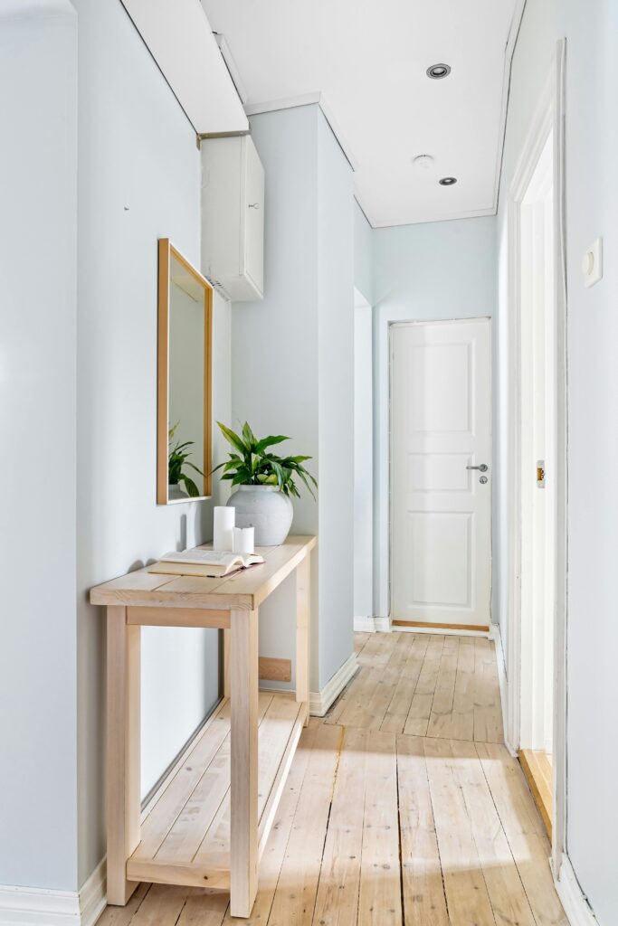 entryway table decor