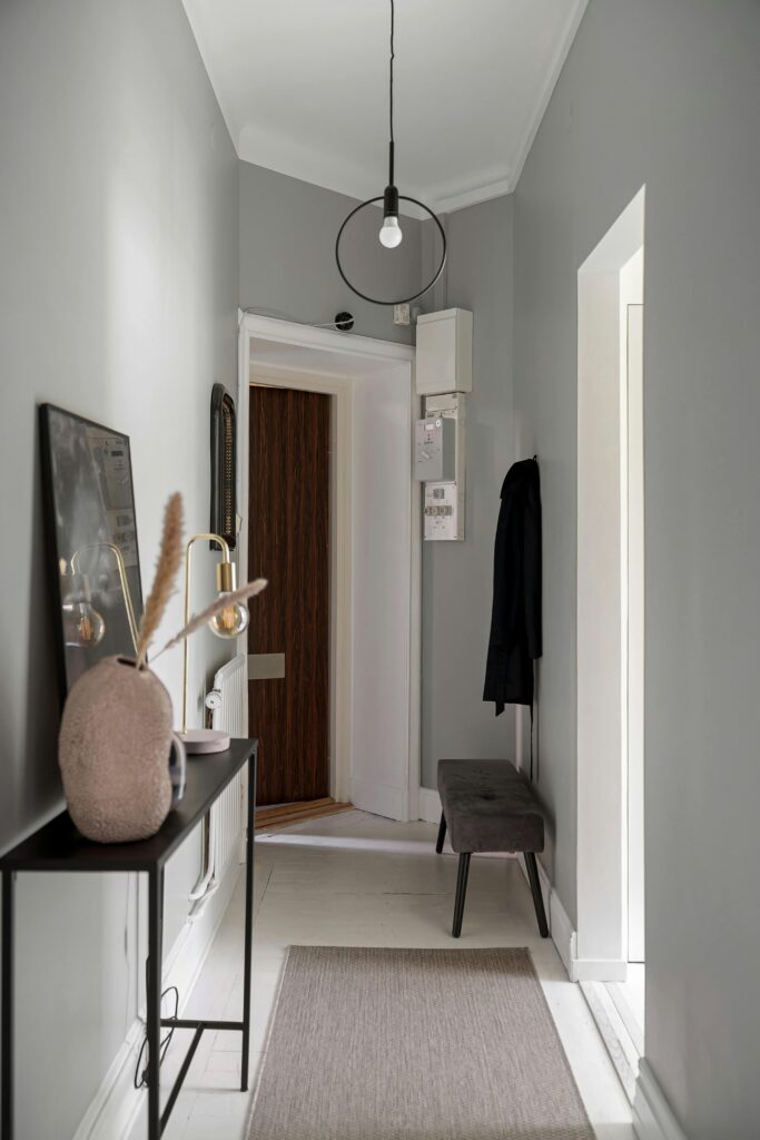 entryway table decor