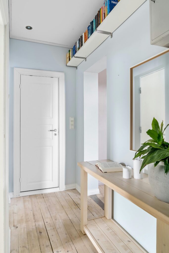 entryway table decor
